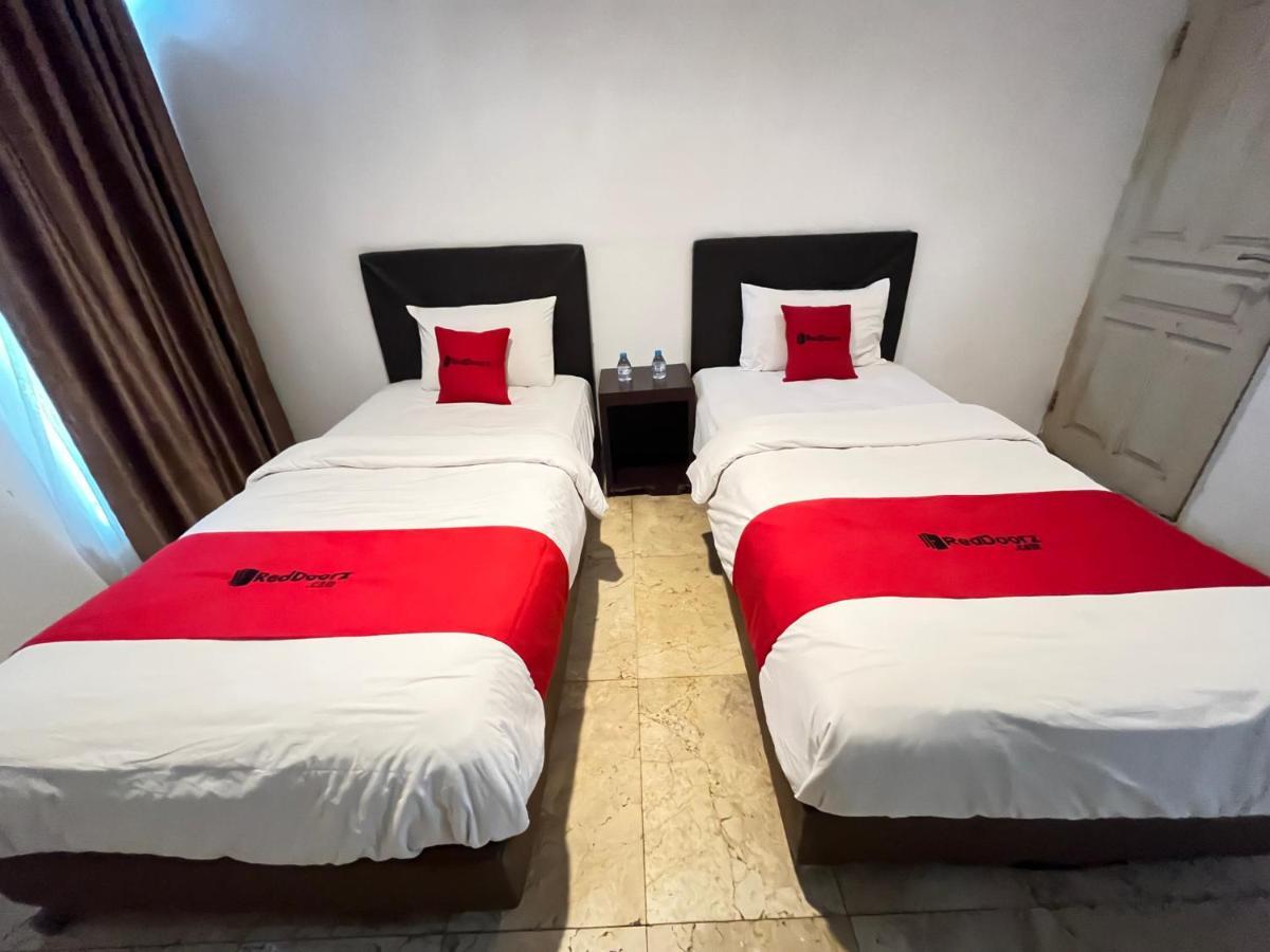 Reddoorz Near Kantor Walikota מנאדו מראה חיצוני תמונה