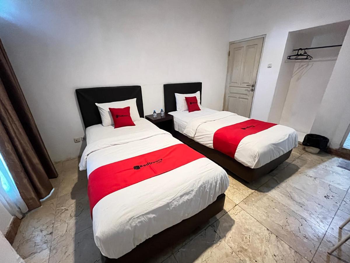 Reddoorz Near Kantor Walikota מנאדו מראה חיצוני תמונה